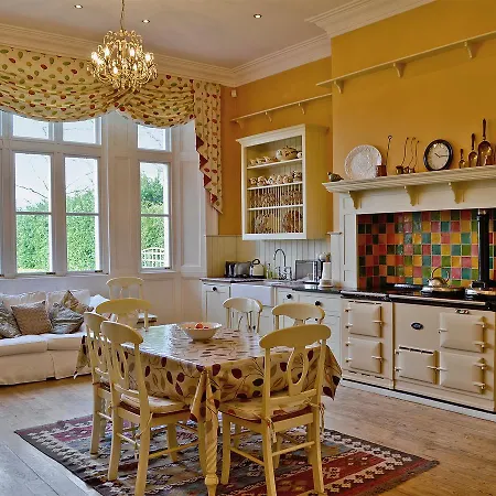 Hall Tatil Evi Morland